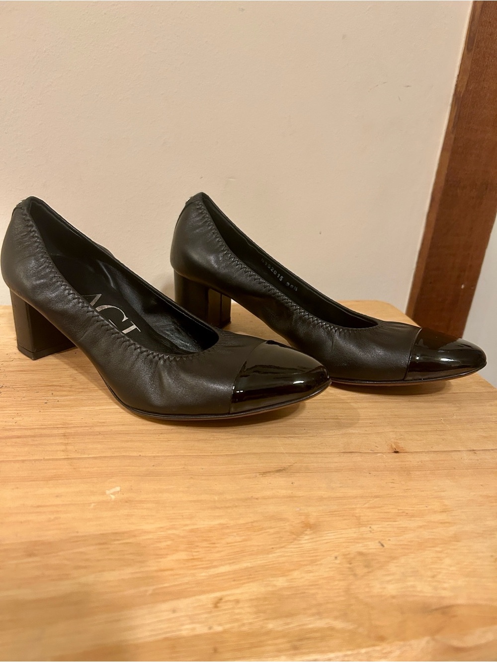 AGL Attilio Giusti Leombruni Black Leather Cap Toe Pump EU38.5/ US8.5